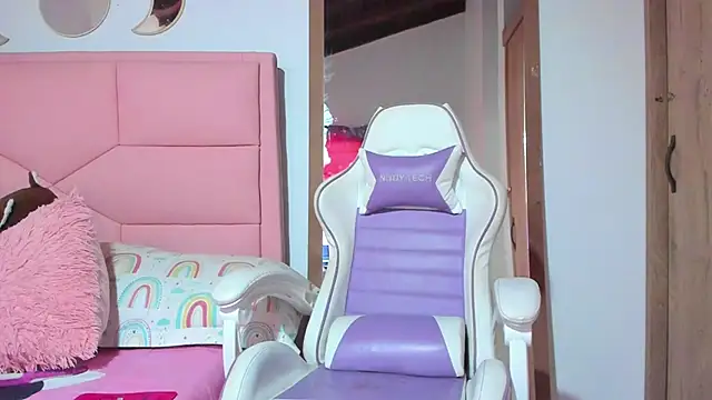 Snapshot of BabyDollvibes chatting on 11.24.25 BabyDollvibes online show from 11.24.25