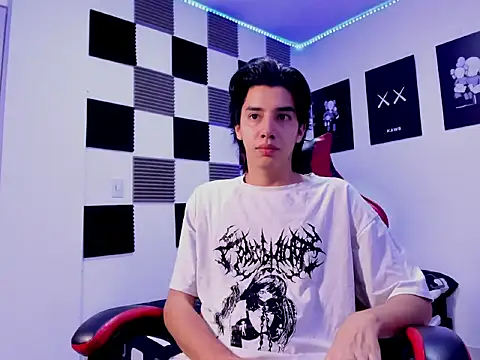 Snapshot of jeycobb chatting on 12.14.25 jeycobb online show from 12.14.25