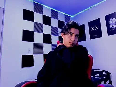 Snapshot of jeycobb chatting on 12.17.25 jeycobb online show from 12.17.25