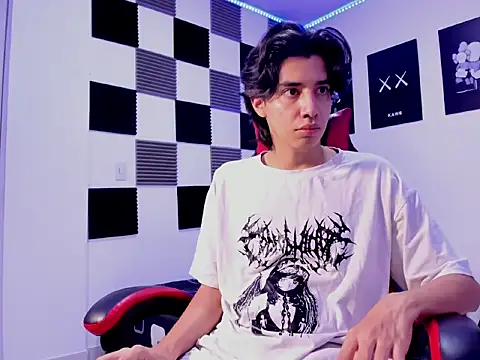 Snapshot of jeycobb chatting on 12.20.25 jeycobb online show from 12.20.25