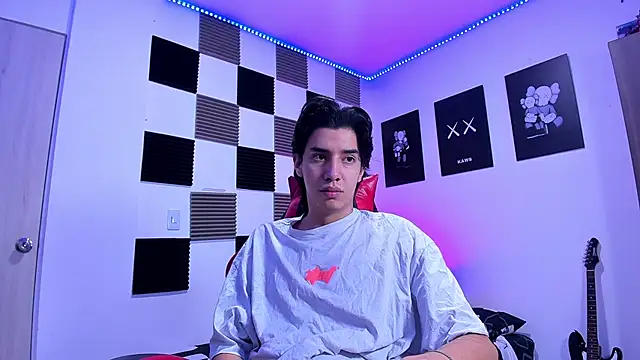 Snapshot of jeycobb chatting on 02.13.26 jeycobb online show from 02.13.26