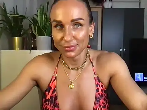 GluteQueenE online show from 11.13.25