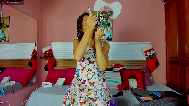 Snapshot of Tiffannydoll99 chatting on 11.28.25 Tiffannydoll99 online show from 11.28.25