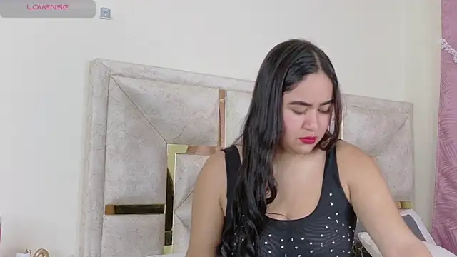 Snapshot of Mia_belmontt chatting on 10.22.25 Mia belmontt online show from 10.22.25