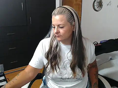 Snapshot of perlagoloza05 chatting on 10.06.25 perlagoloza05 online show from 10.06.25