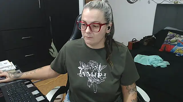 Snapshot of perlagoloza05 chatting on 10.30.25 perlagoloza05 online show from 10.30.25