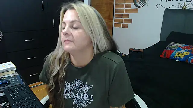 Snapshot of perlagoloza05 chatting on 11.12.25 perlagoloza05 online show from 11.12.25