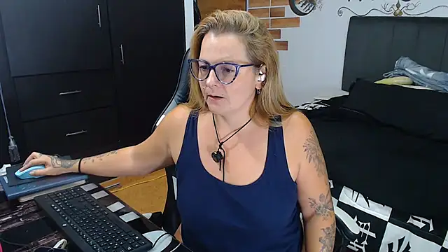 Snapshot of perlagoloza05 chatting on 06.10.26 perlagoloza05 online show from 06.10.26