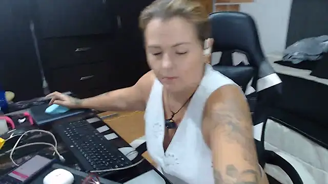 Snapshot of perlagoloza05 chatting on 06.21.26 perlagoloza05 online show from 06.21.26