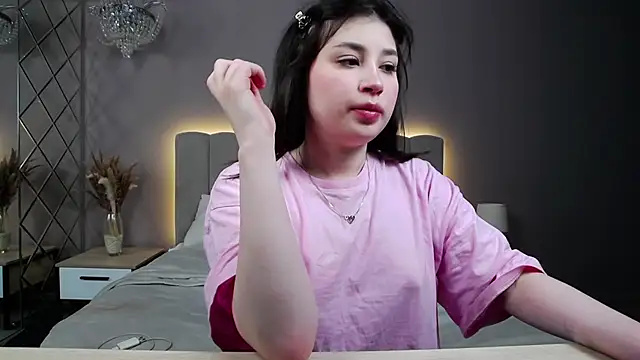 Snapshot of DianaMello chatting on 11.10.25 DianaMello online show from 11.10.25