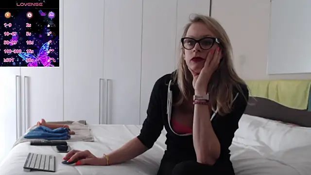 Spicypamy online show from 10.16.25