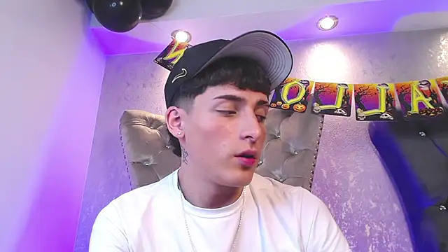 MateoMitchell online show from 10.18.25