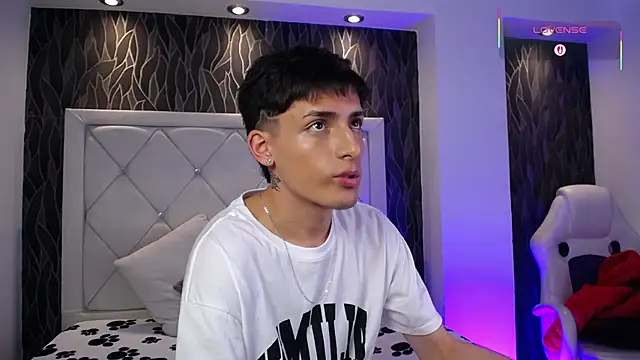 Snapshot of MateoMitchell chatting on 02.03.26 MateoMitchell online show from 02.03.26