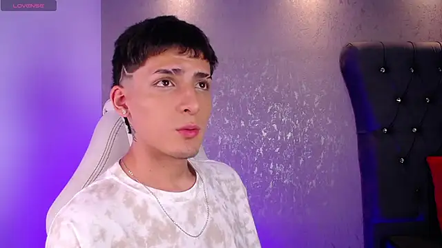 Snapshot of MateoMitchell chatting on 02.05.26 MateoMitchell online show from 02.05.26