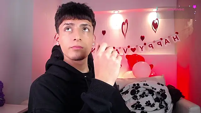 Snapshot of MateoMitchell chatting on 02.16.26 MateoMitchell online show from 02.16.26