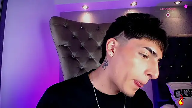 Snapshot of MateoMitchell chatting on 02.25.26 MateoMitchell online show from 02.25.26