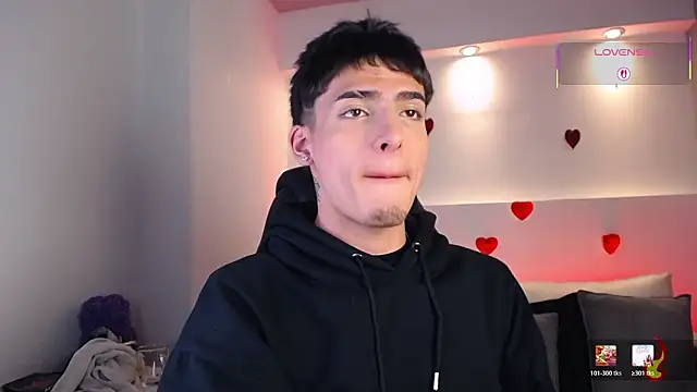 Snapshot of MateoMitchell chatting on 03.03.26 MateoMitchell online show from 03.03.26