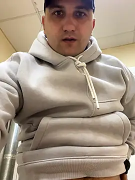 Snapshot of Mahrovmaxim chatting on 11.13.25 Mahrovmaxim online show from 11.13.25