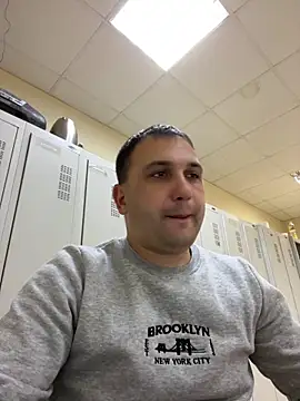 Snapshot of Mahrovmaxim chatting on 12.15.25 Mahrovmaxim online show from 12.15.25