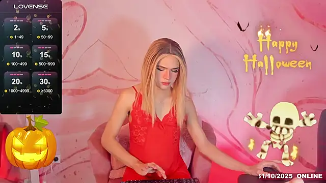 Snapshot of lunmei chatting on 10.31.25 lunmei online show from 10.31.25