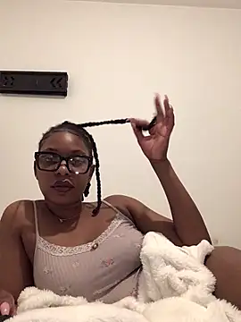 Snapshot of CurvyGoddessXxx chatting on 10.03.25 CurvyGoddessXxx online show from 10.03.25