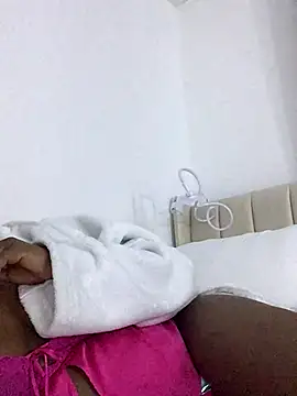 Snapshot of CurvyGoddessXxx chatting on 10.13.25 CurvyGoddessXxx online show from 10.13.25