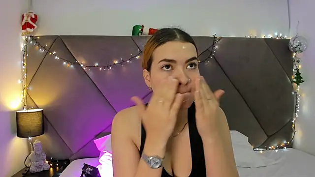 Snapshot of abby_murphy chatting on 12.14.25 abby murphy online show from 12.14.25