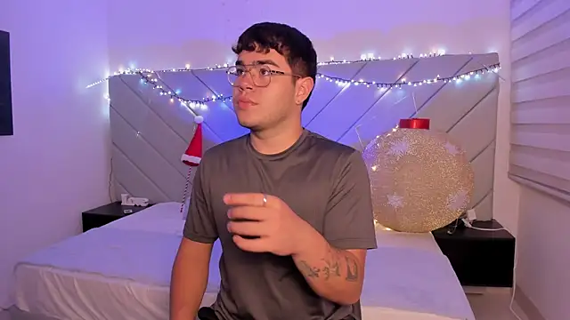 Snapshot of thiago_occonor chatting on 11.15.25 thiago occonor online show from 11.15.25