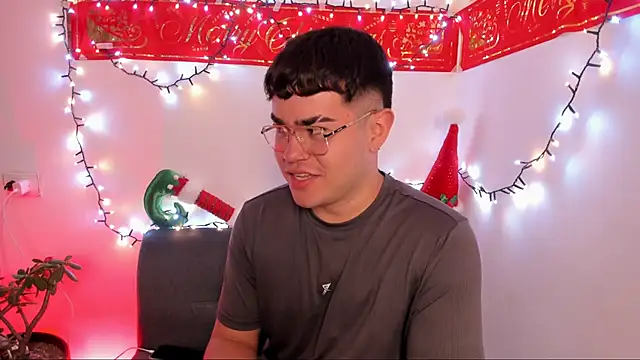 Snapshot of thiago_occonor chatting on 11.22.25 thiago occonor online show from 11.22.25