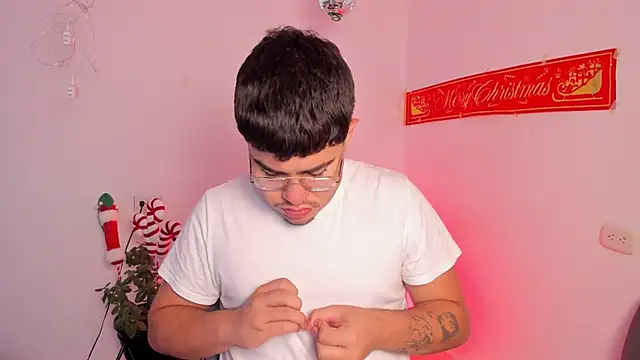 Snapshot of thiago_occonor chatting on 12.15.25 thiago occonor online show from 12.15.25