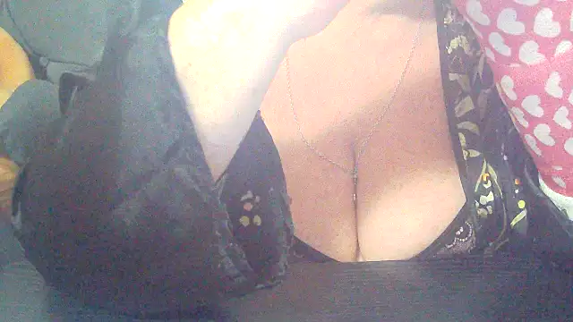 Playful MILF Demi online show from 11.11.25