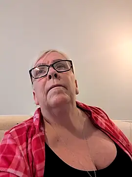 Playful MILF Demi online show from 02.11.26