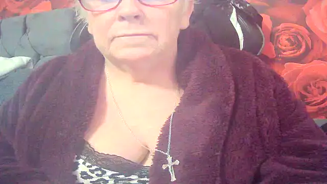 Playful MILF Demi online show from 03.15.26