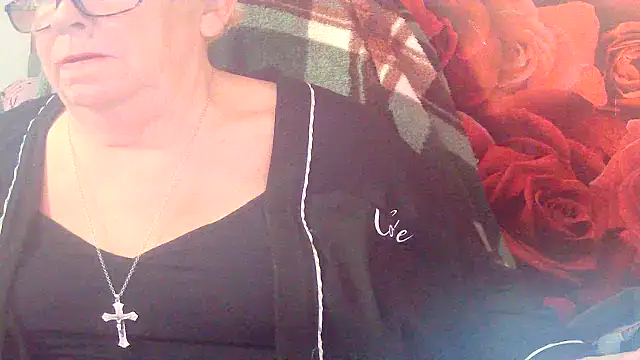 Playful MILF Demi online show from 04.20.26