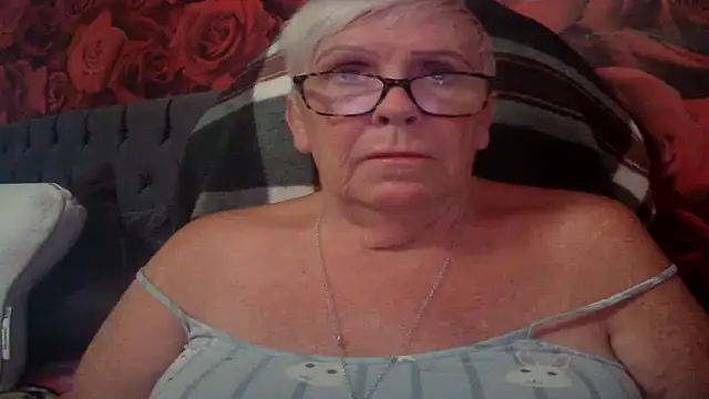 Playful MILF Demi online show from 05.28.26
