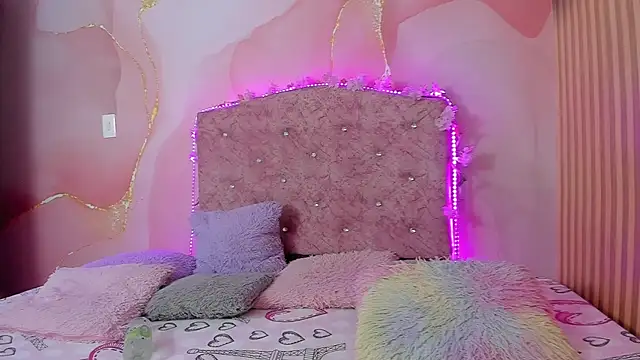 Malory  Jones online show from 11.26.25