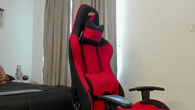 Ezzio Scolaro online show from 10.07.25