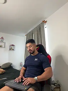 Ezzio Scolaro online show from 03.02.26