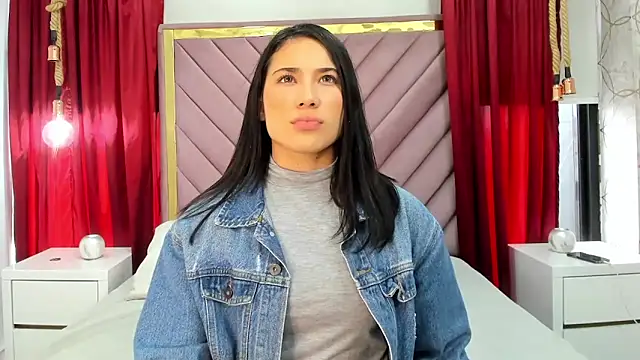 Snapshot of GeorginaFit chatting on 12.22.25 GeorginaFit online show from 12.22.25