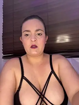 Anyhot latina online show from 10.31.25