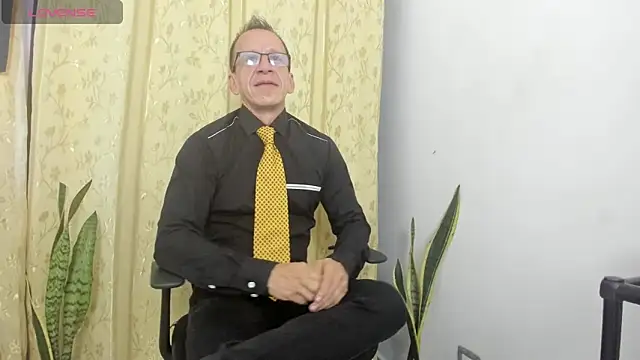 Snapshot of _axelking_ chatting on 06.16.26 axelking online show from 06.16.26