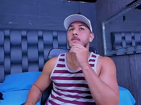 Snapshot of jasonshaw25 chatting on 11.04.25 jasonshaw25 online show from 11.04.25