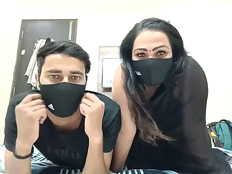 Snapshot of horny_milf_couple chatting on 10.08.25 horny milf couple online show from 10.08.25