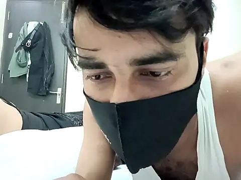 Snapshot of horny_milf_couple chatting on 10.17.25 horny milf couple online show from 10.17.25