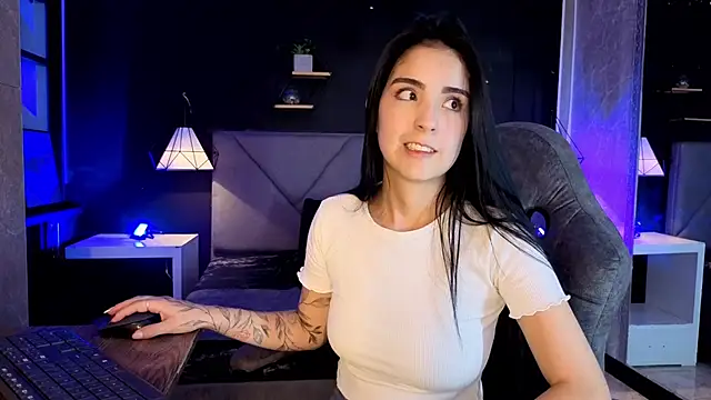 Snapshot of giapearl25 chatting on 11.12.25 giapearl25 online show from 11.12.25