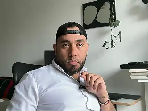 Snapshot of Domfetishx chatting on 11.06.25 Domfetishx online show from 11.06.25