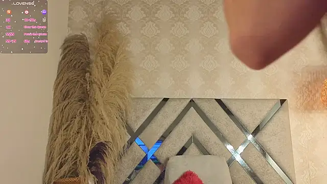 Snapshot of kimhilton_ chatting on 12.03.25 kimhilton online show from 12.03.25