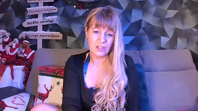 Snapshot of Delichieuse5 chatting on 01.03.25 Delichieuse5 online show from 01.03.25