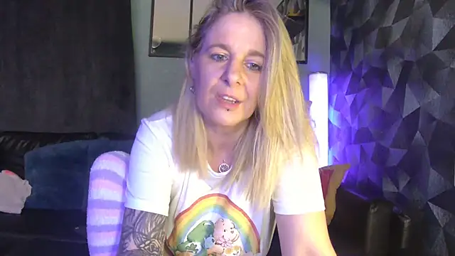 Snapshot of Delichieuse5 chatting on 02.19.26 Delichieuse5 online show from 02.19.26