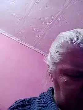 Snapshot of LusiyaGold5 chatting on 11.02.25 LusiyaGold5 online show from 11.02.25